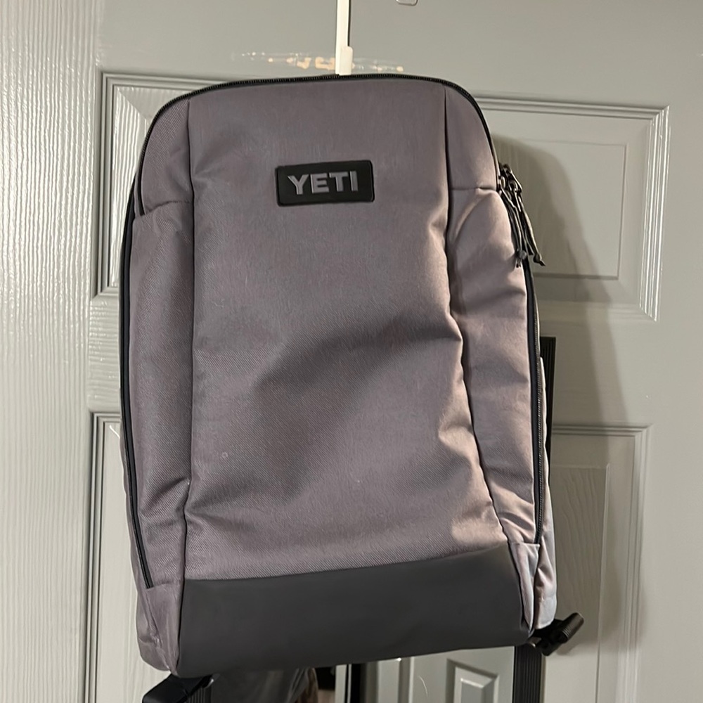 New Without Tags Yeti Crossroads 23 Backpack Grey